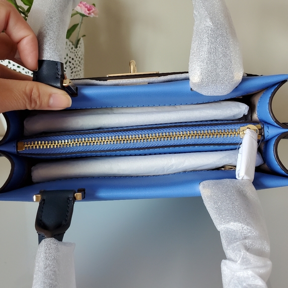 Michael Kors Tatiana Medium Messenger - Picture 8 of 14